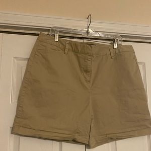 Land’s End mid rise women’s khaki flat front shorts